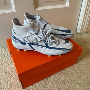 Nike Phantom GT2 Club FG/MG Soccer Cleat